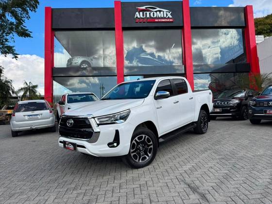 TOYOTA HILUX 2.8 D-4D TURBO DIESEL CD SRV 4X4 AUTOMÁTICO TOYOTA HILUX 2.8 D-4D TURBO DIESEL CD SRV 4X4 AUTOMÁTICO